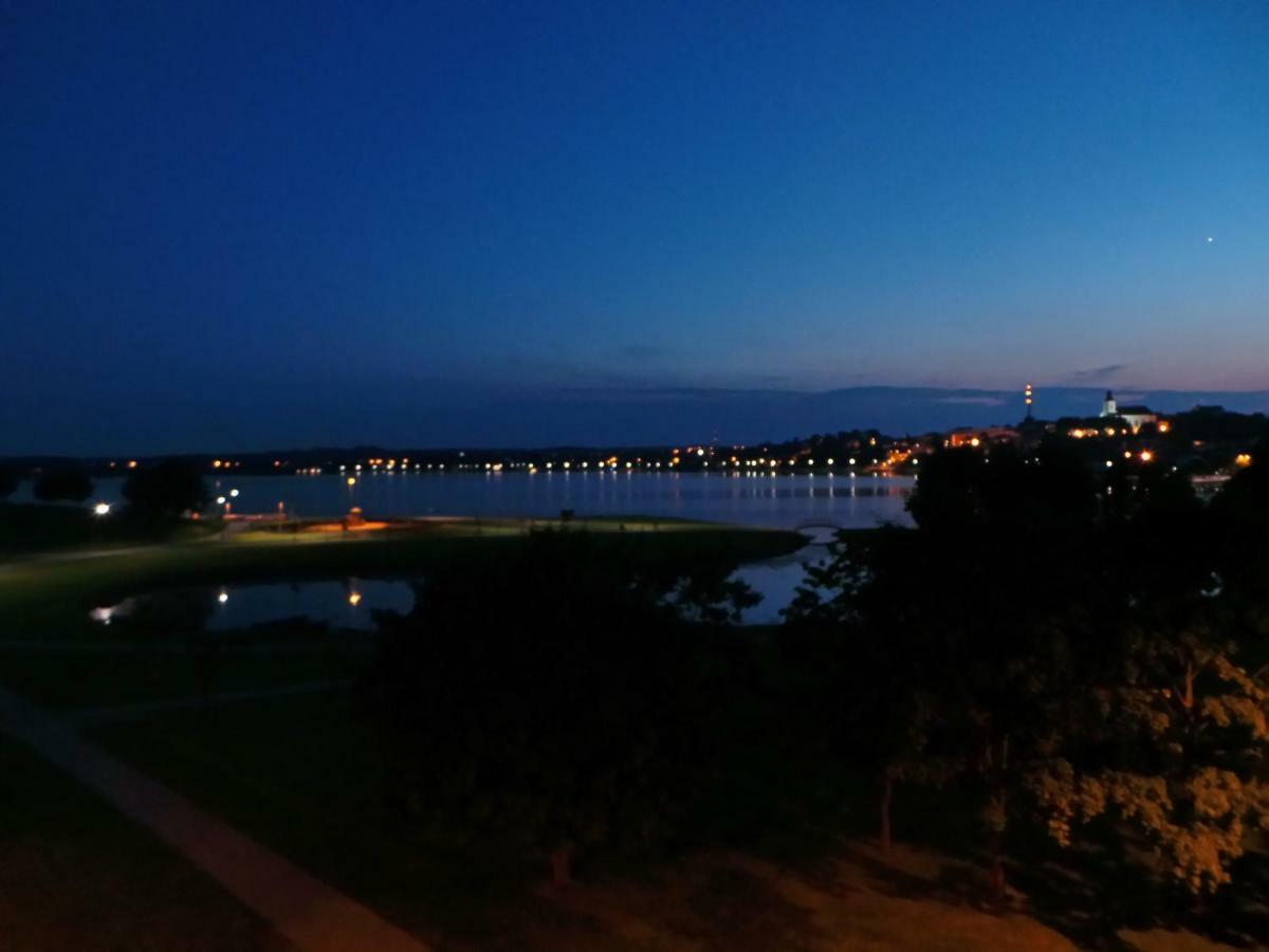 Cozy Apartment With A Wonderful Lake View Telšiai Exterior foto